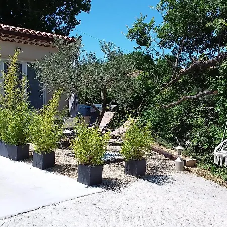 Дом отдыха Au Pays De La Lavande...